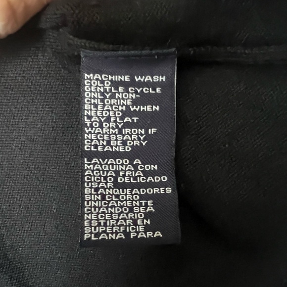 Like New - Jones New York Sleeveless lightweight knit top size MP (Ptp 17”) - Picture 3 of 4